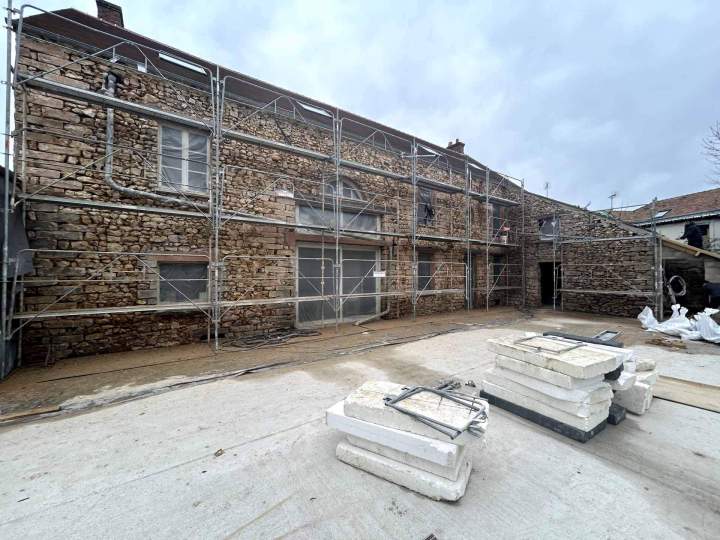 Ravalement joint de pierres et peintures Saint-Chéron